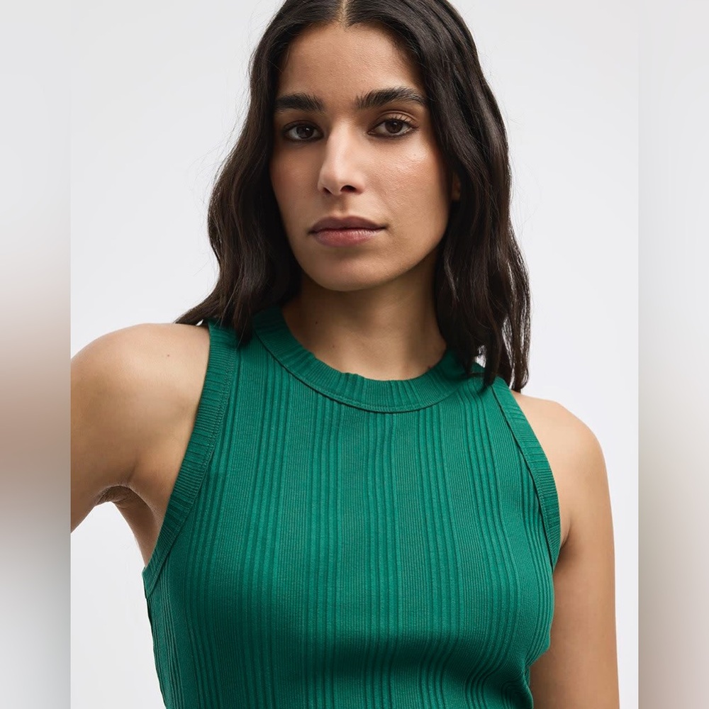 Reitmans Evergreen Ribbed Tank Top NWT Medium - Picture 6 of 7